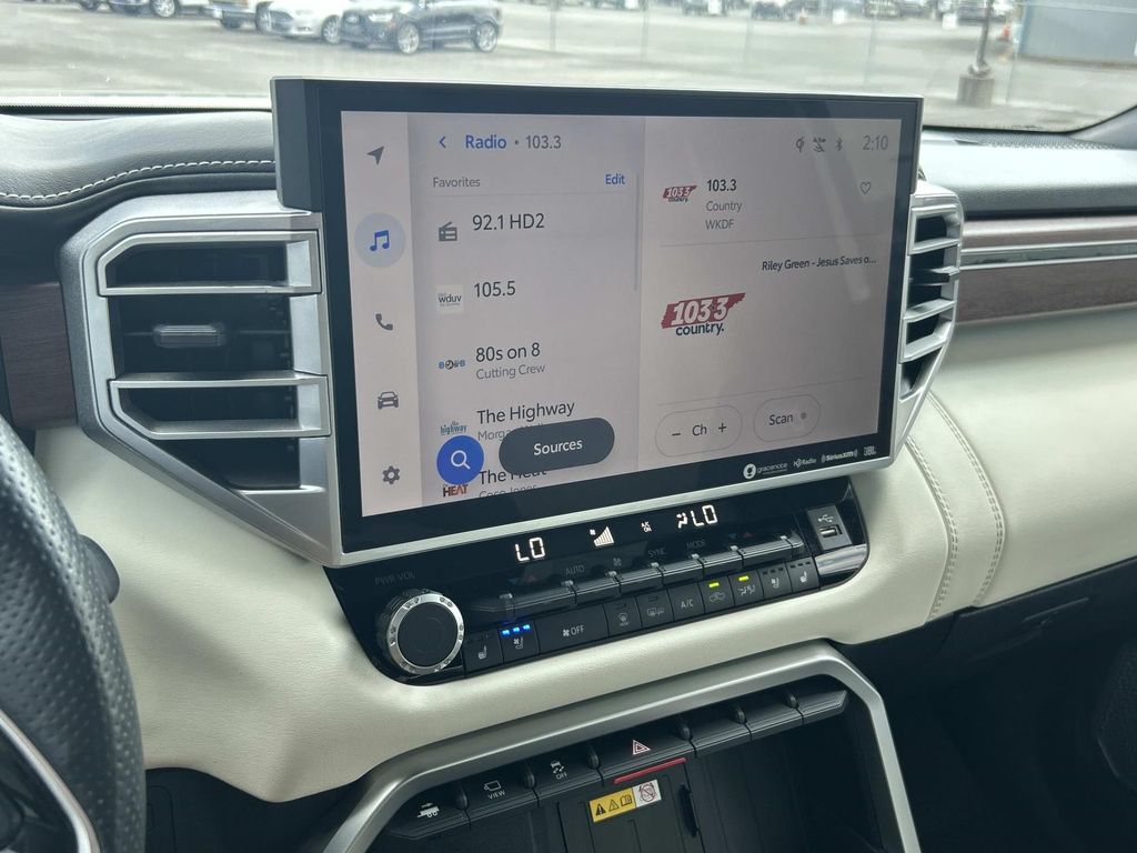Vehicle photo 34