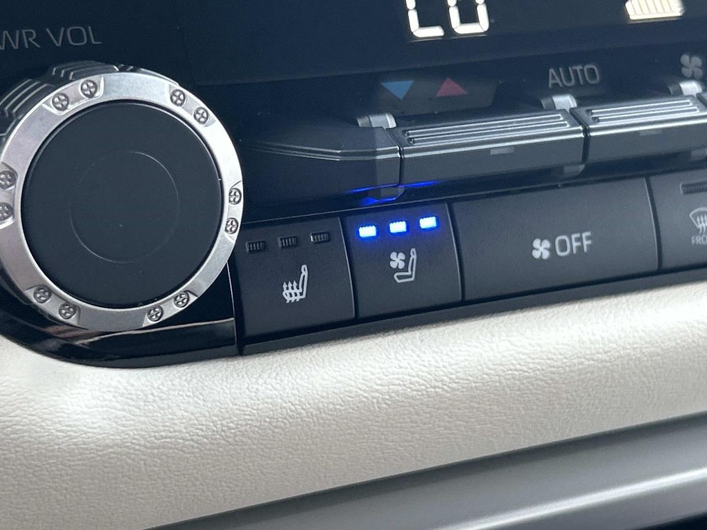 Vehicle photo 36