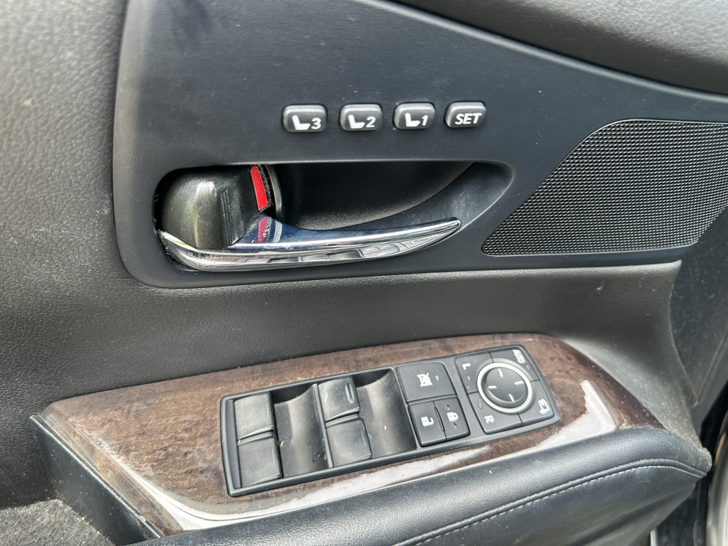 Vehicle photo 21