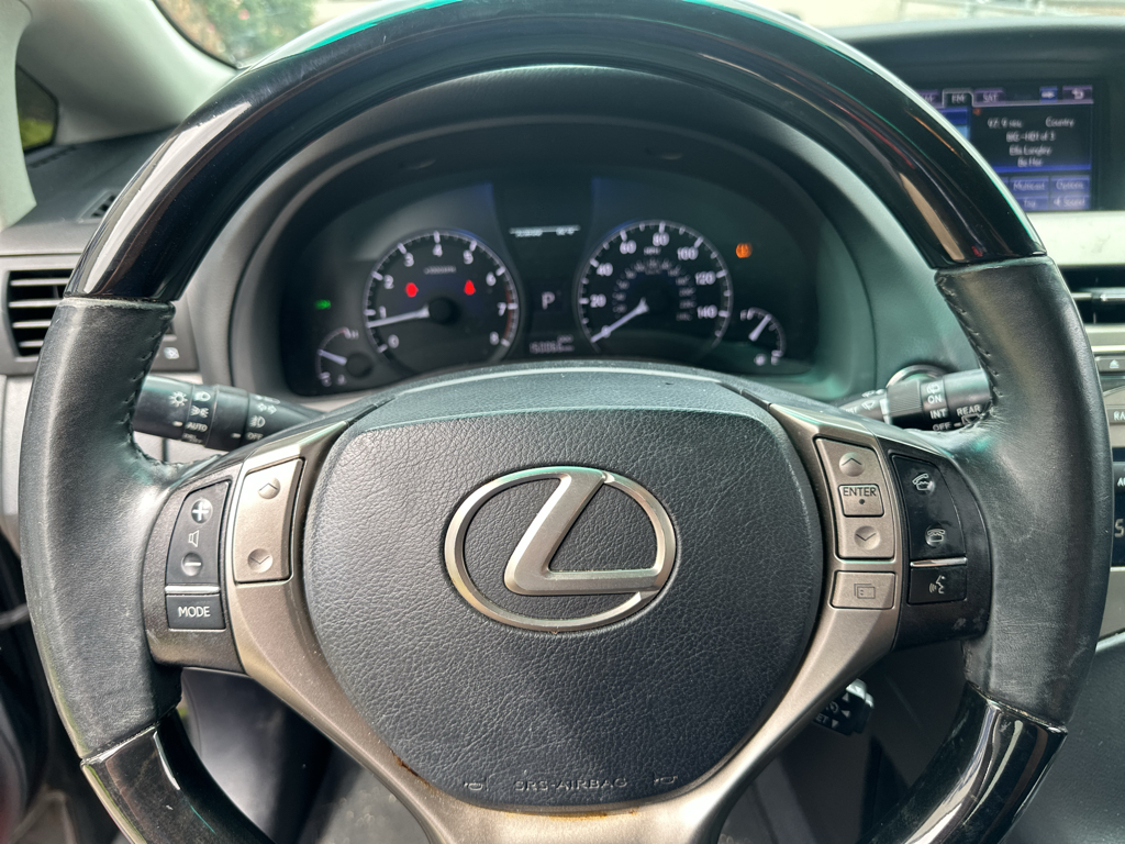 Vehicle photo 23
