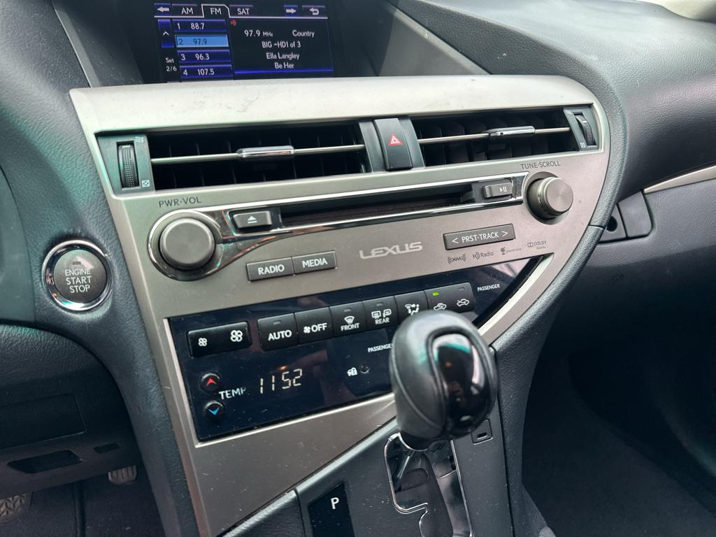 Vehicle photo 26