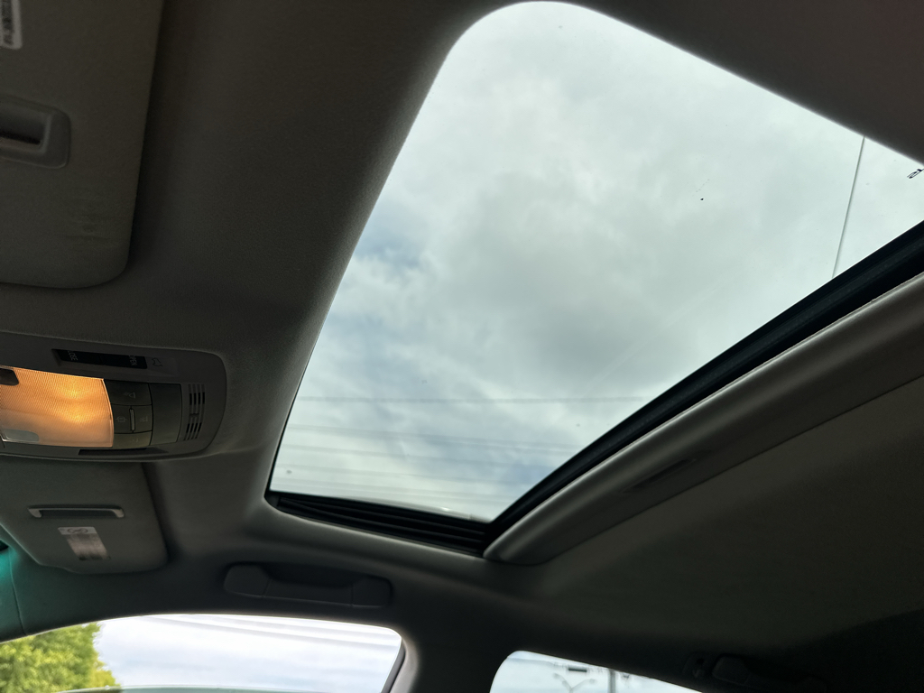 Vehicle photo 30