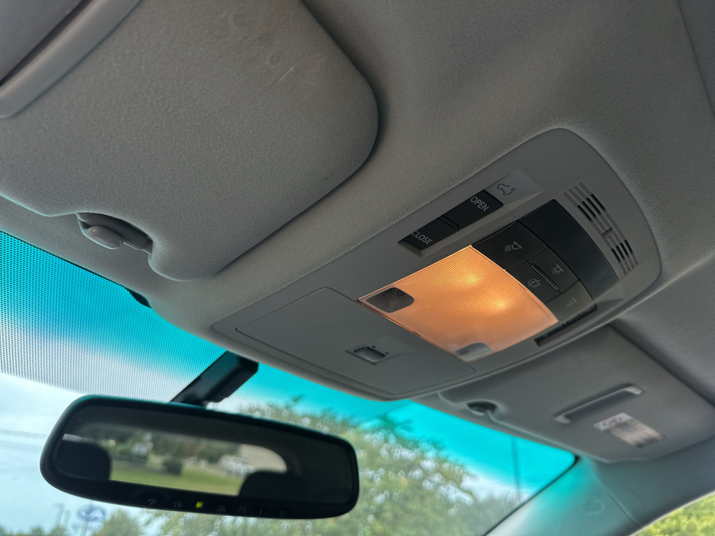 Vehicle photo 29