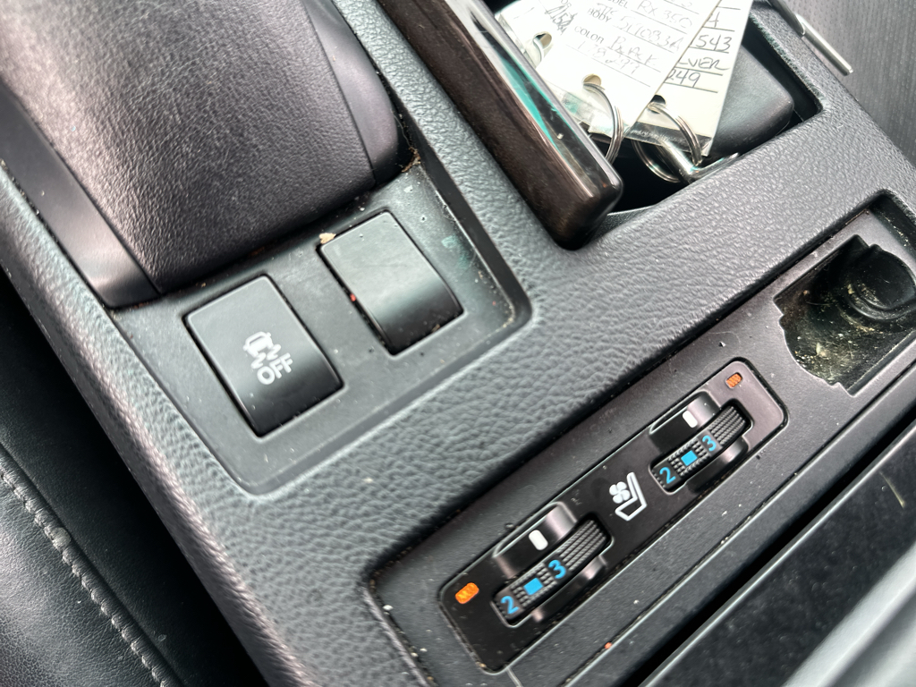 Vehicle photo 28