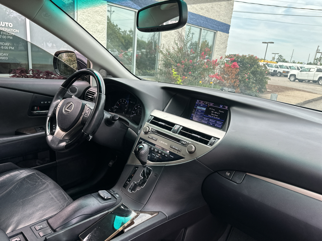 Vehicle photo 11