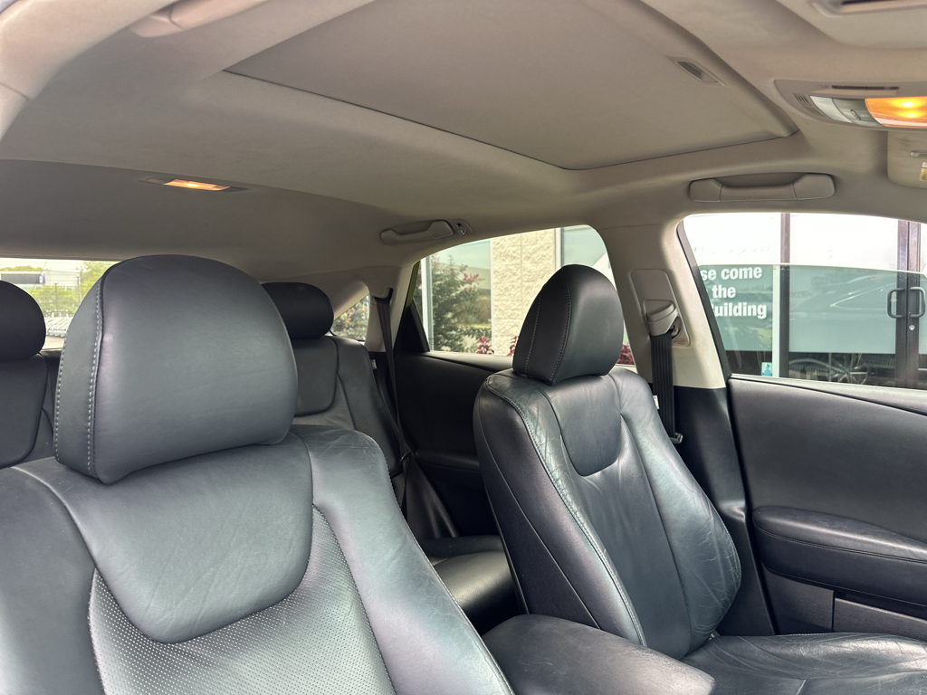 Vehicle photo 12