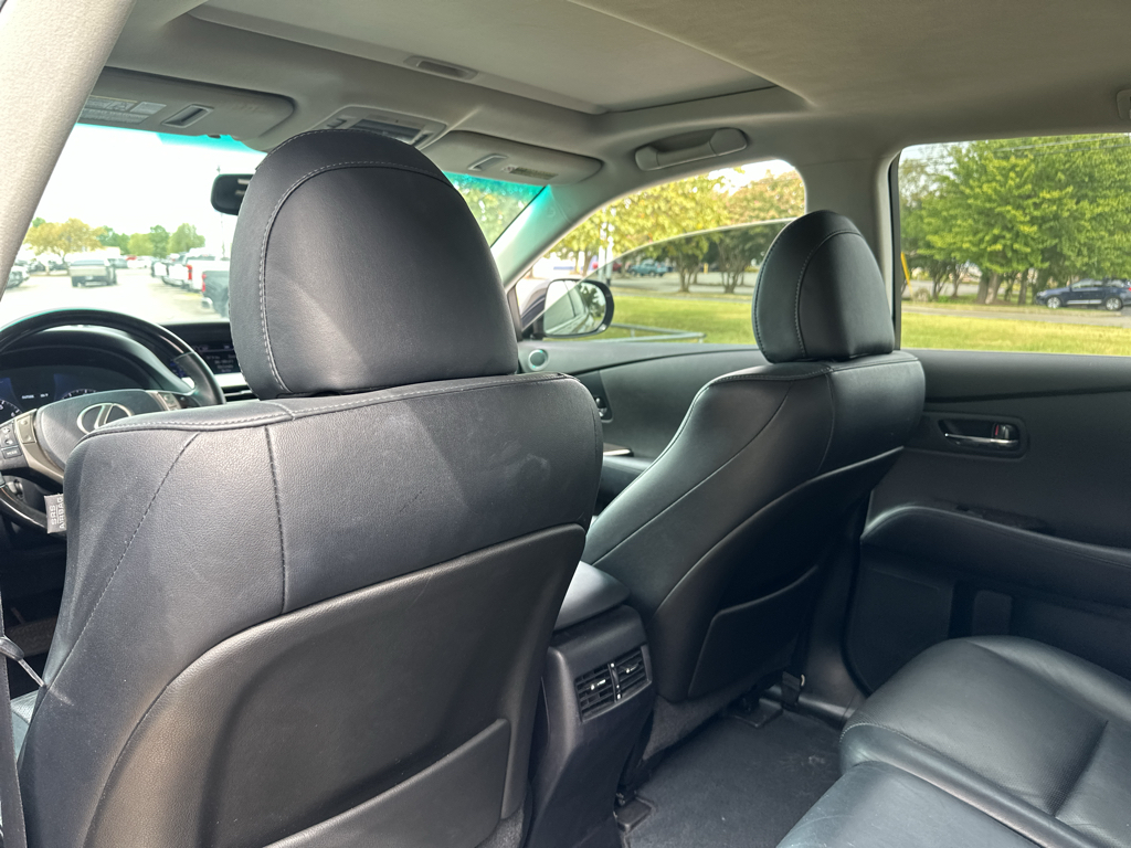 Vehicle photo 17