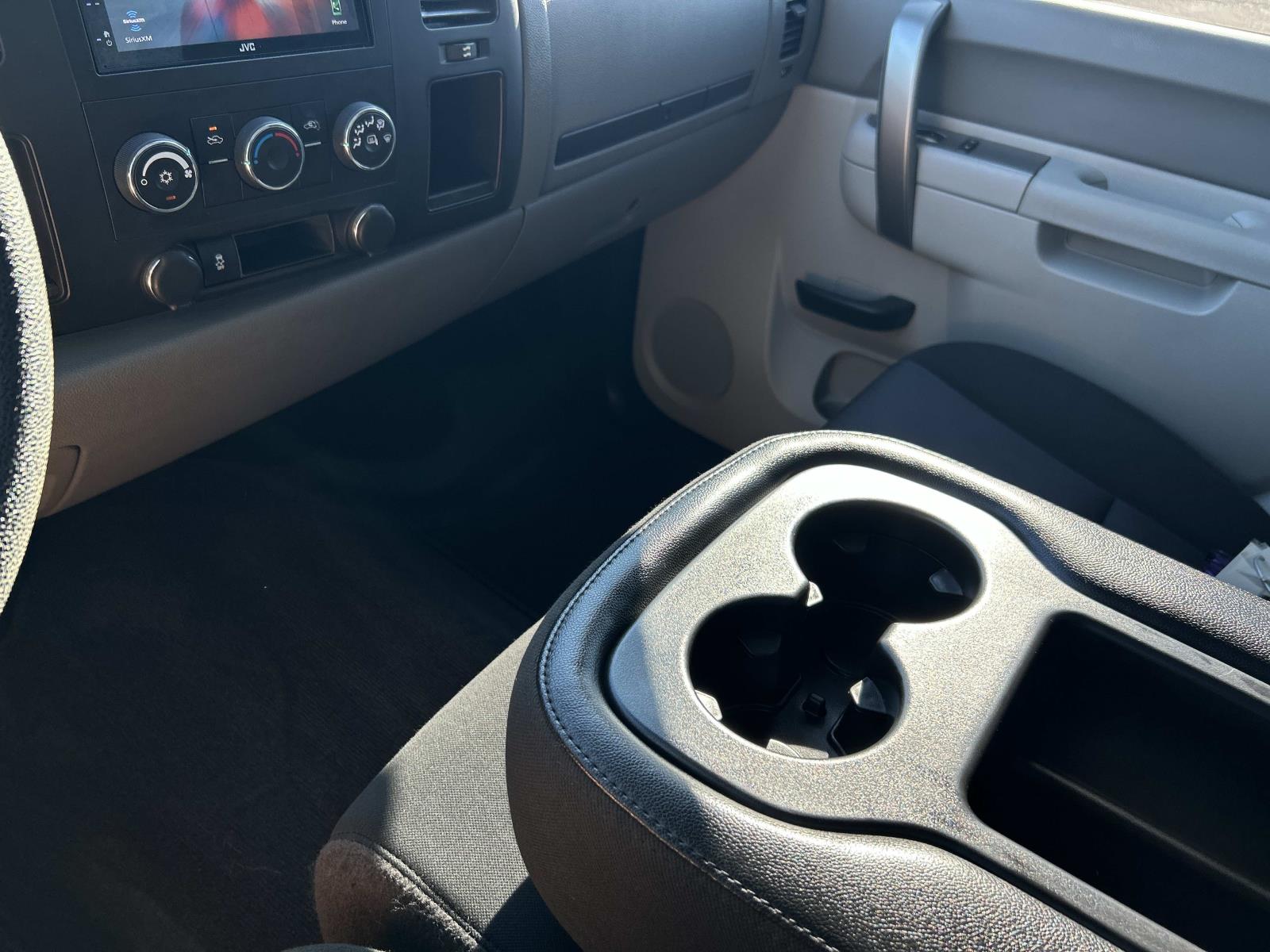 Vehicle photo 28