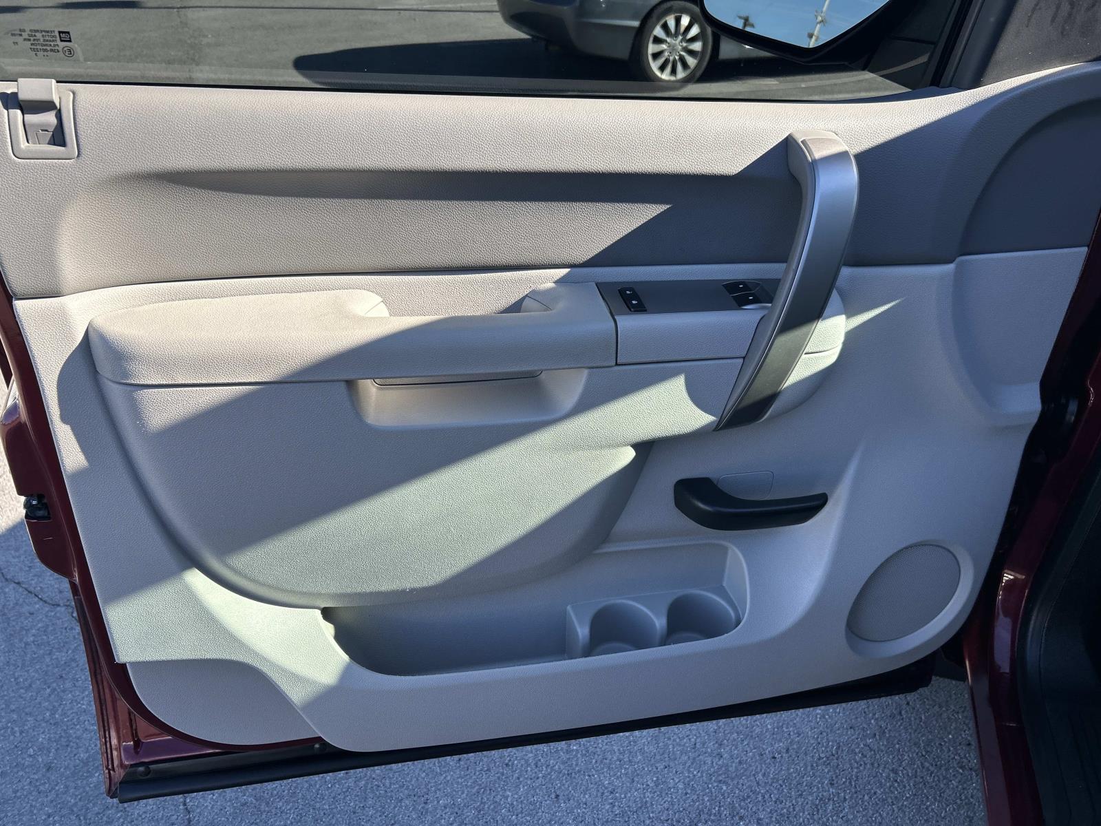 Vehicle photo 23
