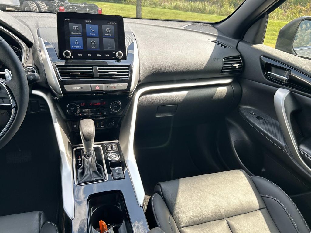 Vehicle photo 23