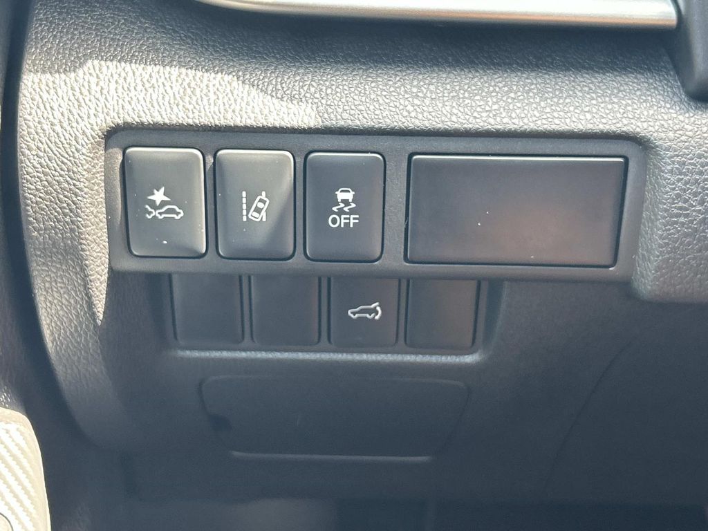 Vehicle photo 36
