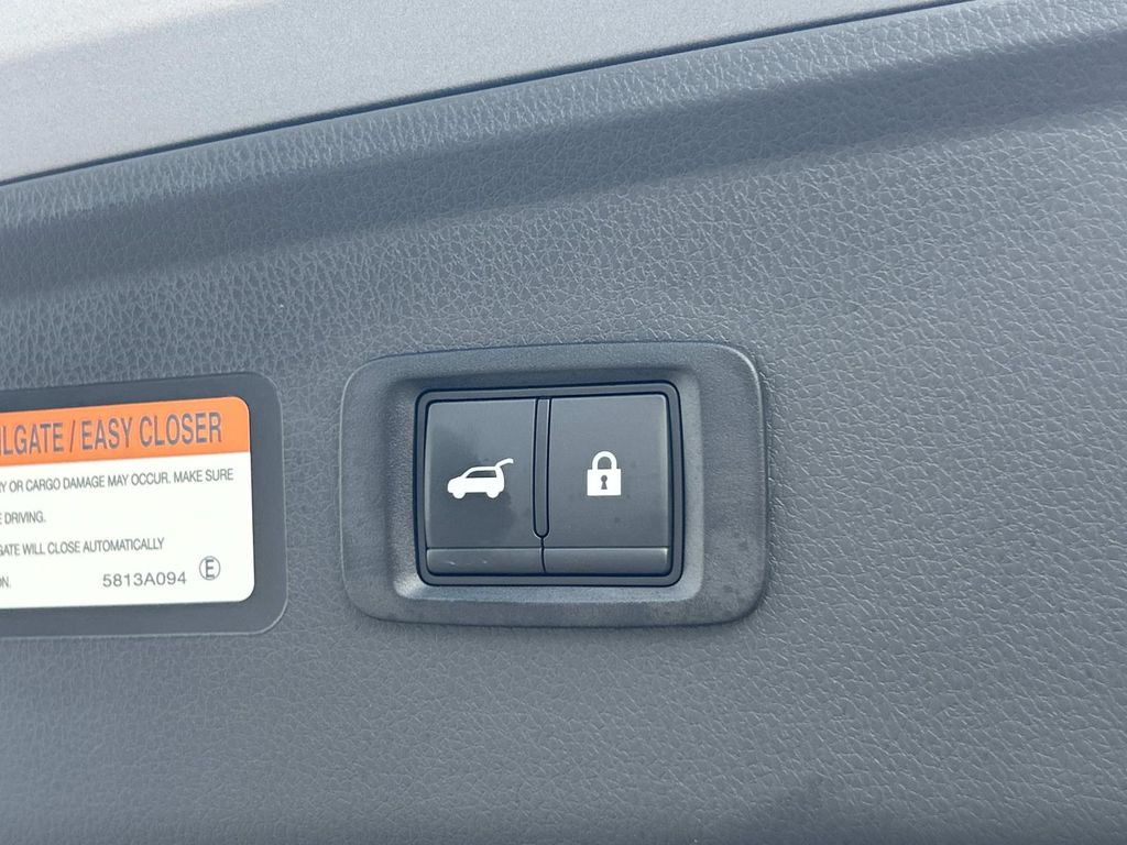 Vehicle photo 16
