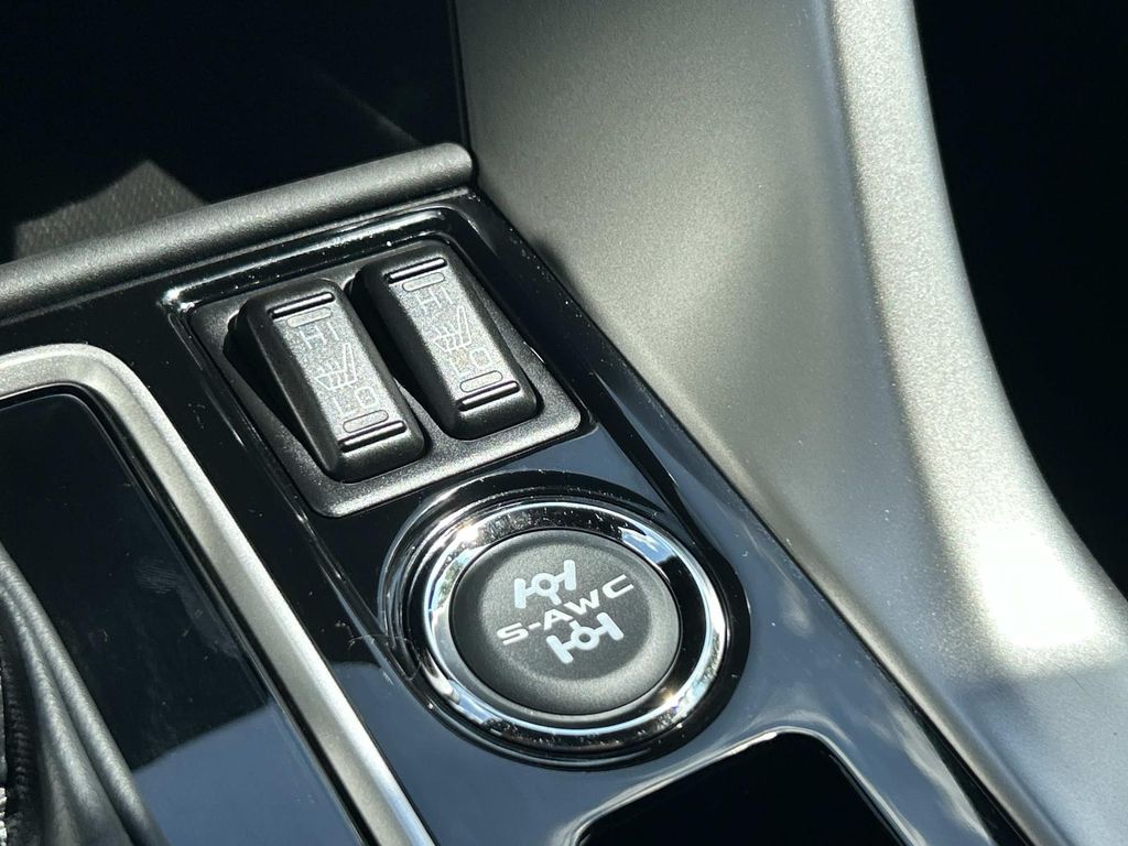 Vehicle photo 33