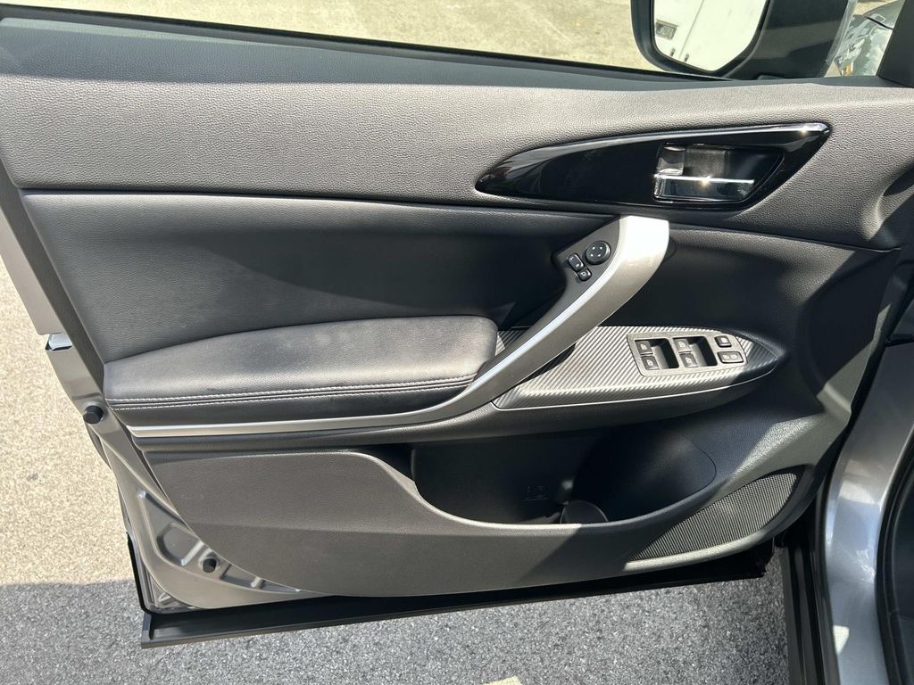 Vehicle photo 28