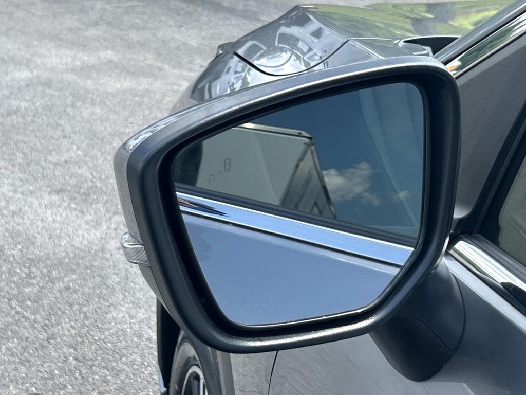 Vehicle photo 20