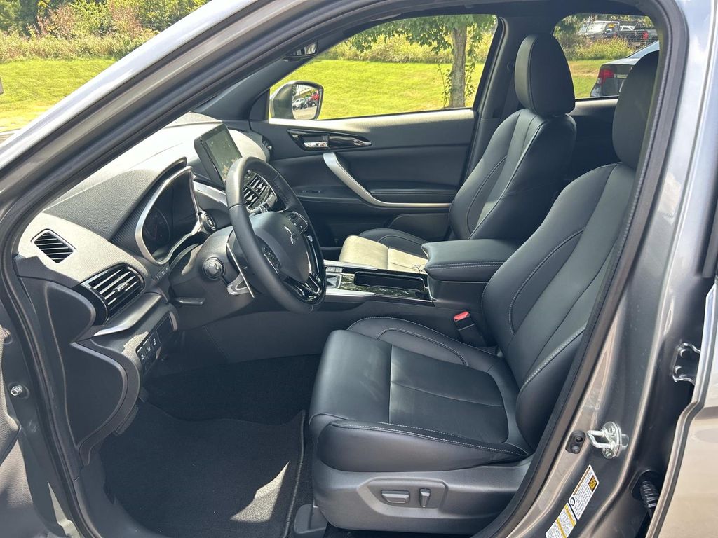Vehicle photo 27