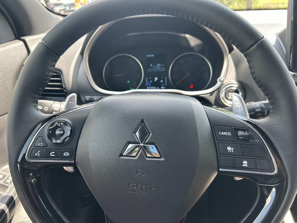 Vehicle photo 35
