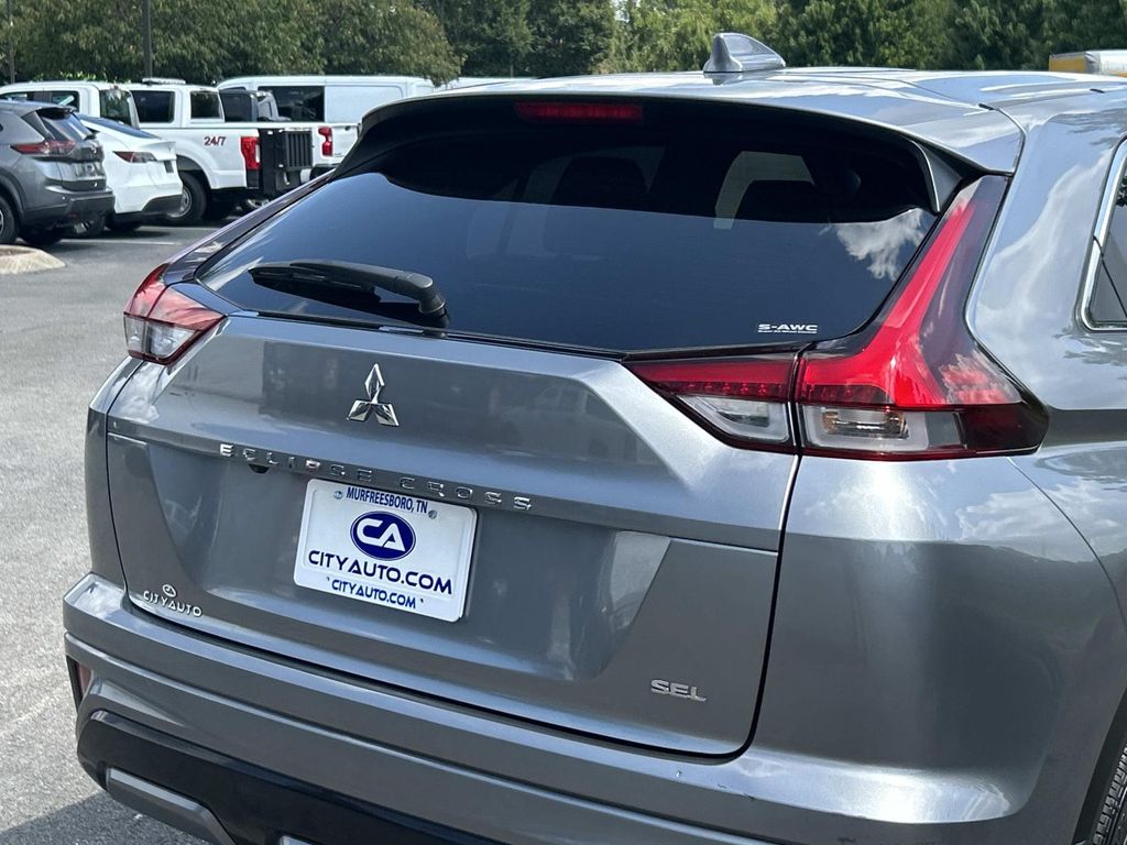 Vehicle photo 13