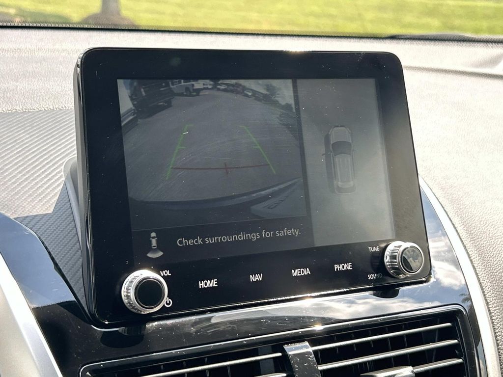 Vehicle photo 30