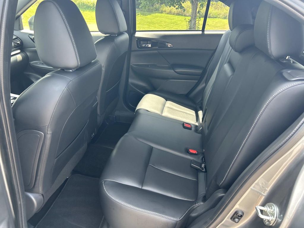 Vehicle photo 25