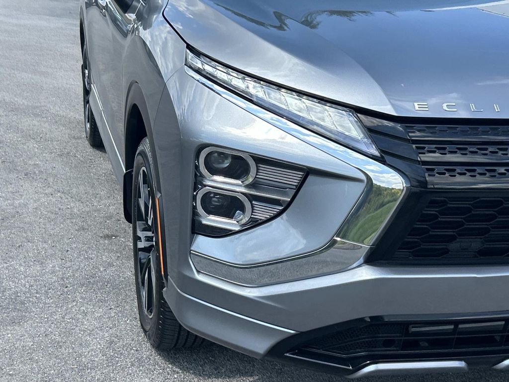 Vehicle photo 11