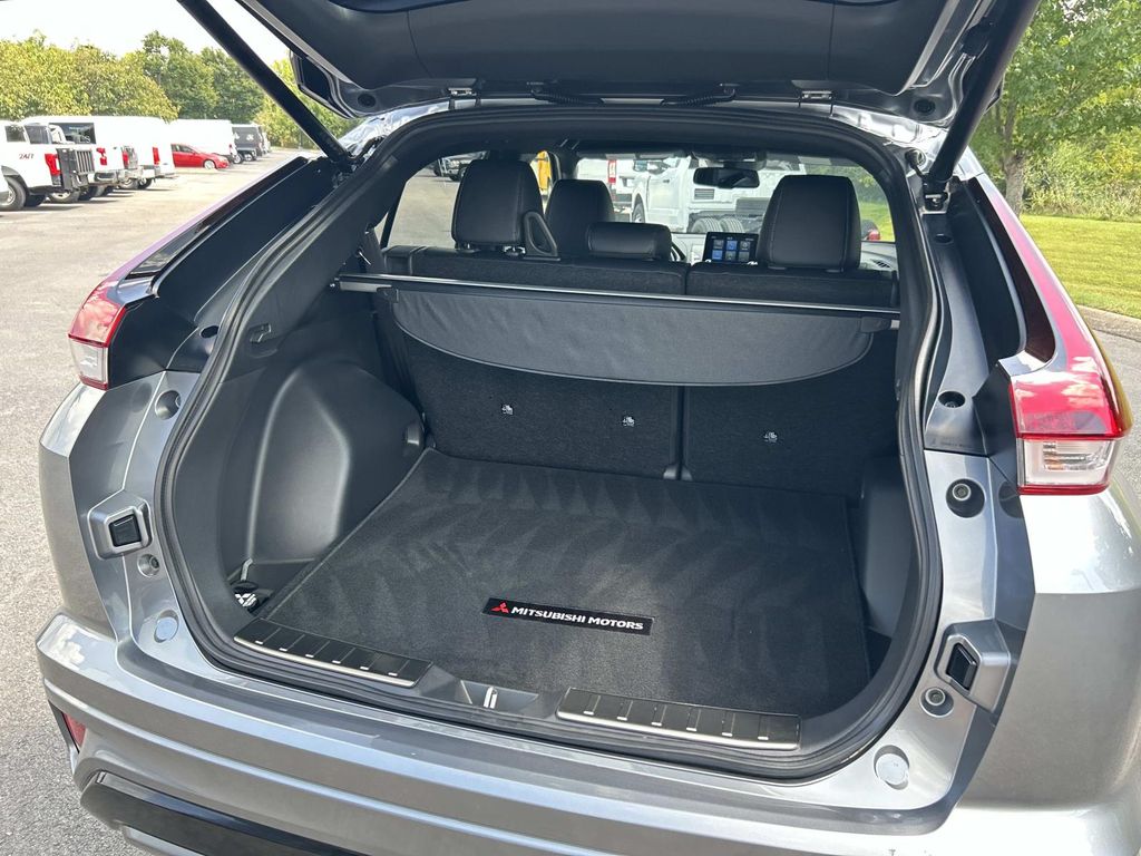 Vehicle photo 14
