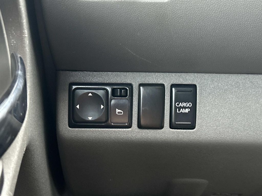 Vehicle photo 33