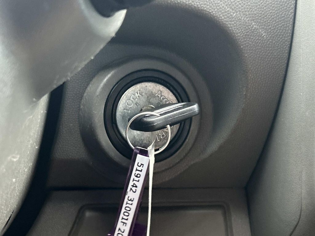 Vehicle photo 34