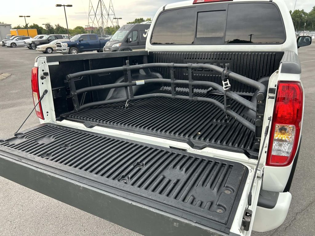 Vehicle photo 16