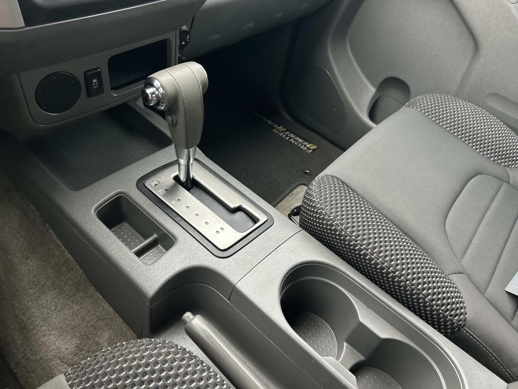 Vehicle photo 30