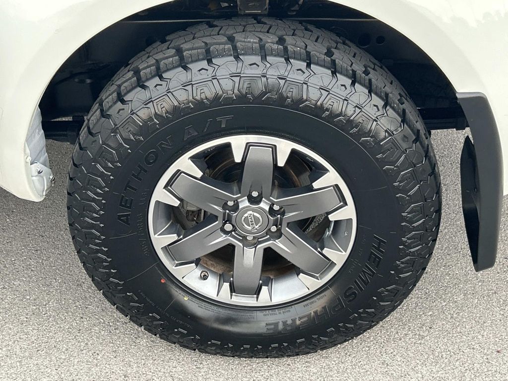 Vehicle photo 17