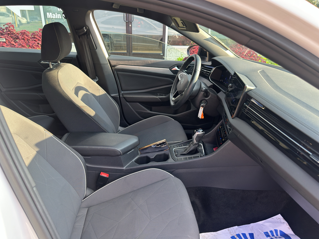 Used 2025 Volkswagen Jetta Sedan