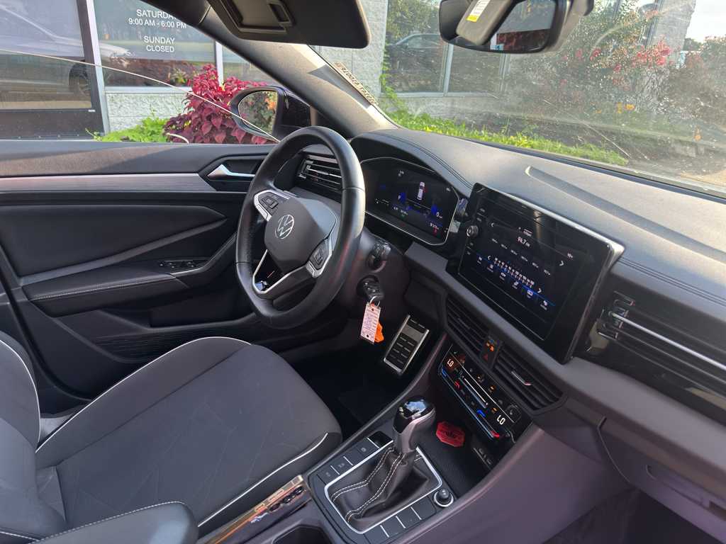Used 2025 Volkswagen Jetta Sedan