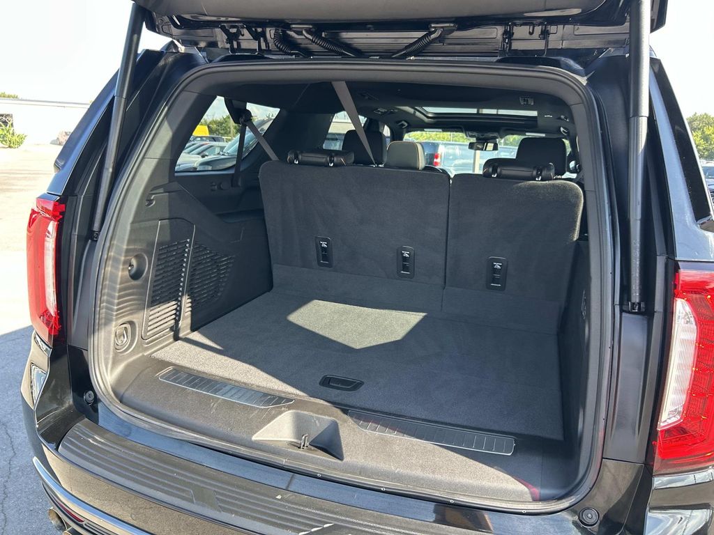 Vehicle photo 14
