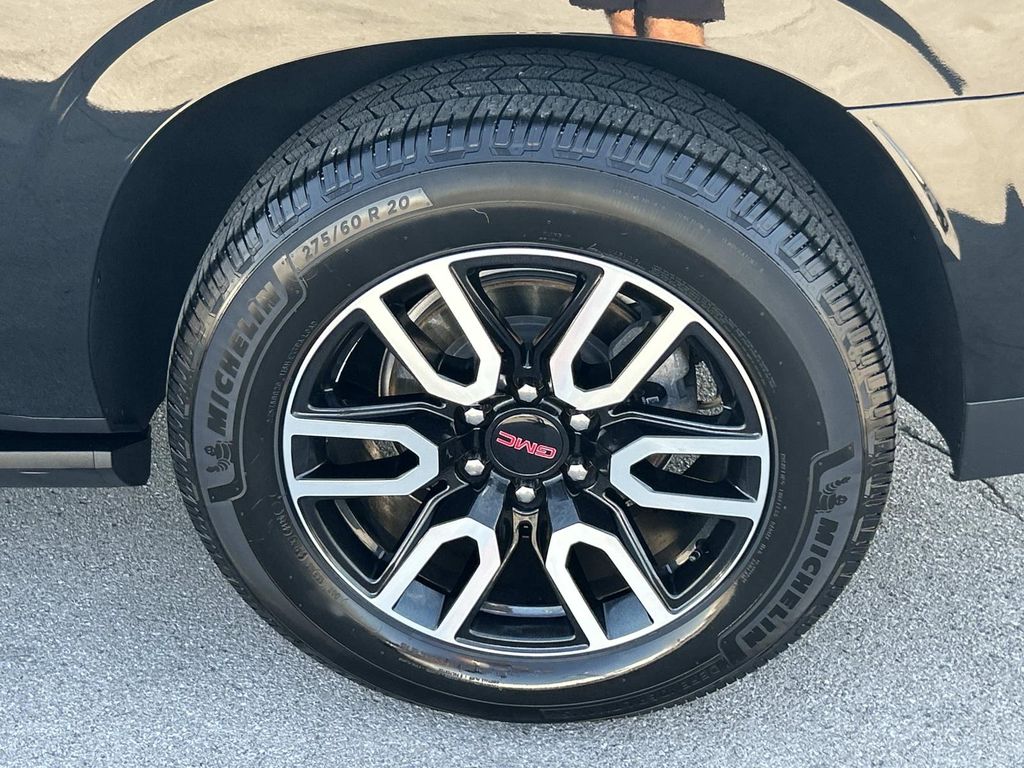 Vehicle photo 17
