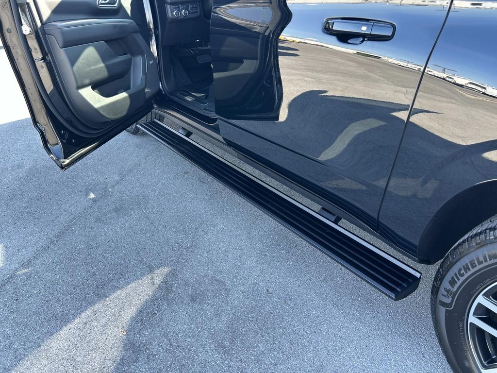 Vehicle photo 22