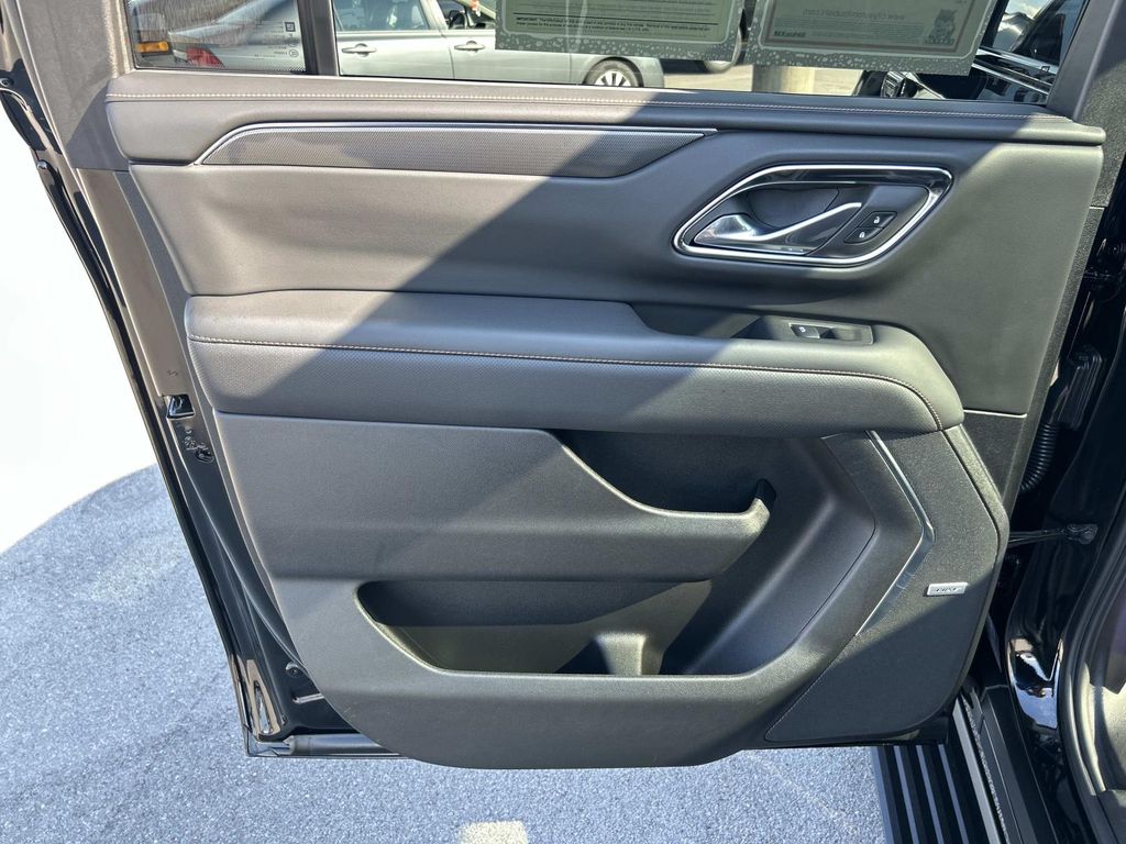 Vehicle photo 30