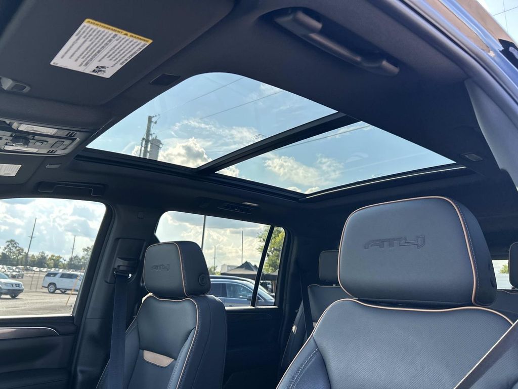 Vehicle photo 32
