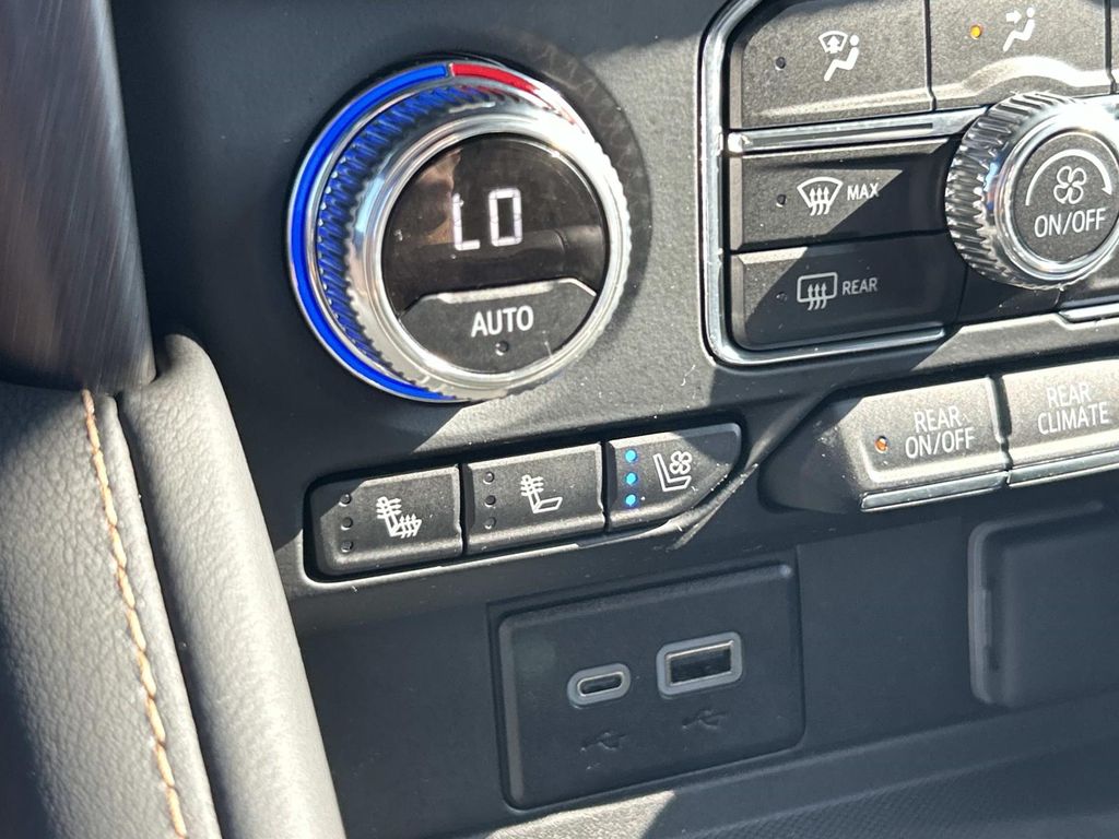 Vehicle photo 40