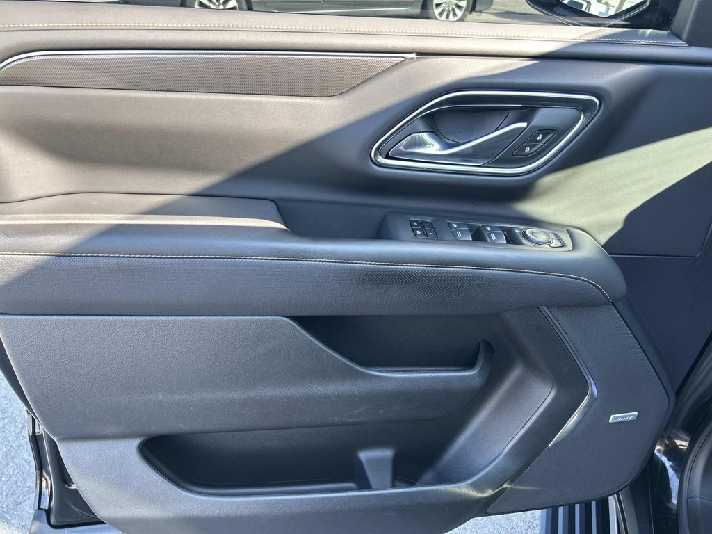 Vehicle photo 33