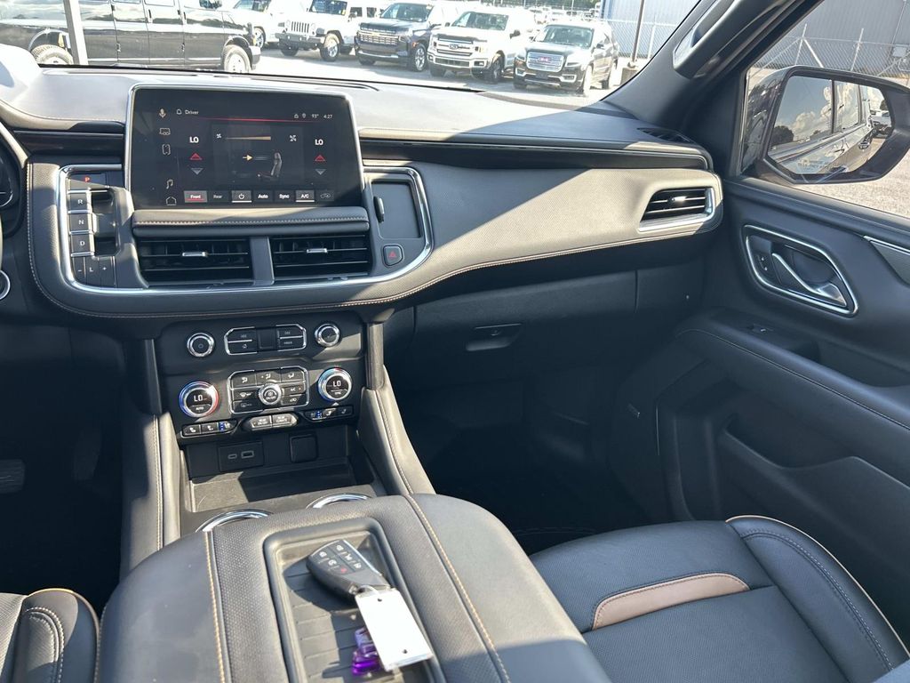 Vehicle photo 26