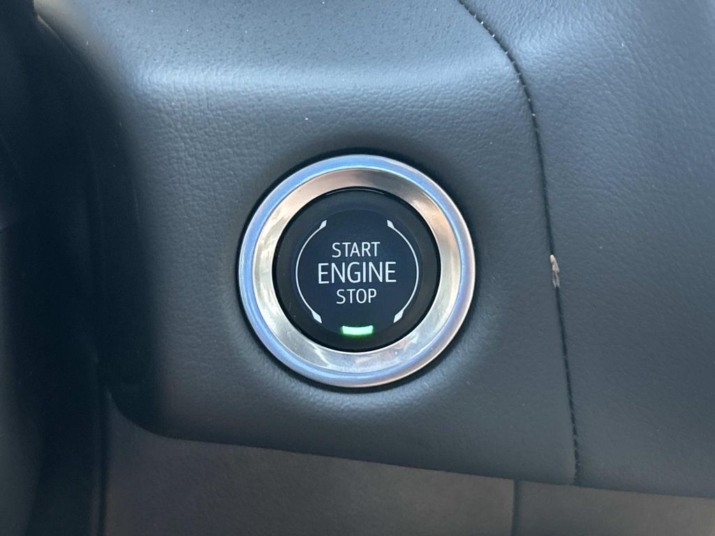 Vehicle photo 46