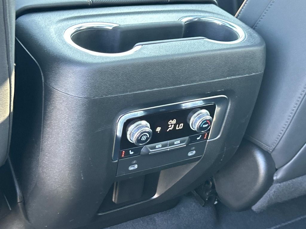 Vehicle photo 27