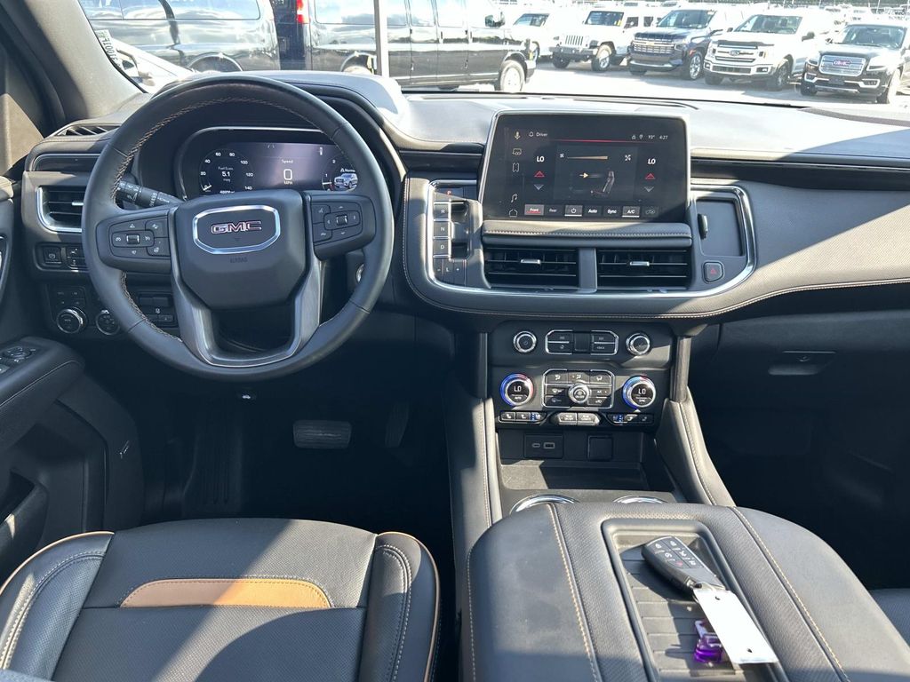 Vehicle photo 25