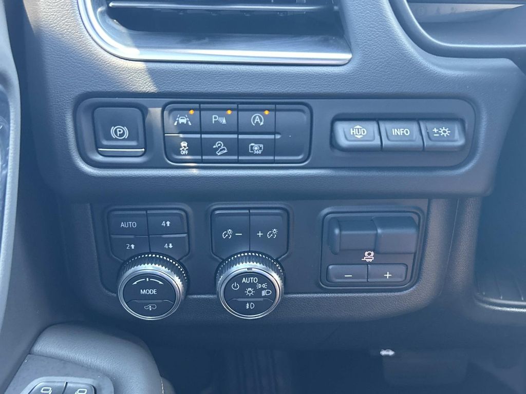 Vehicle photo 45