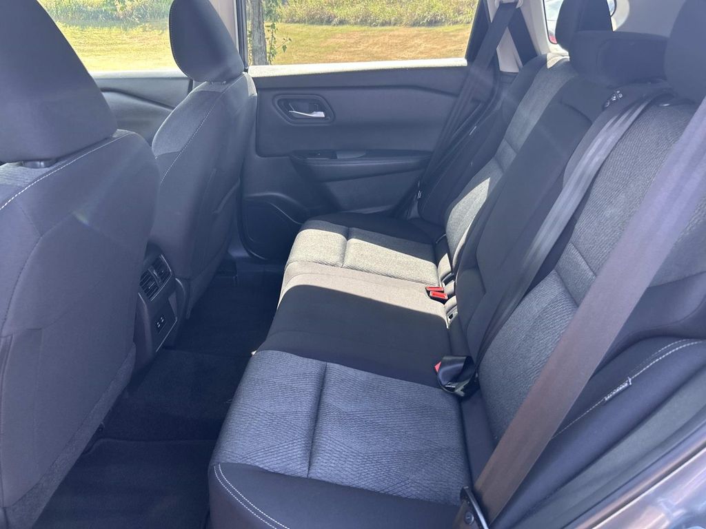 Vehicle photo 26
