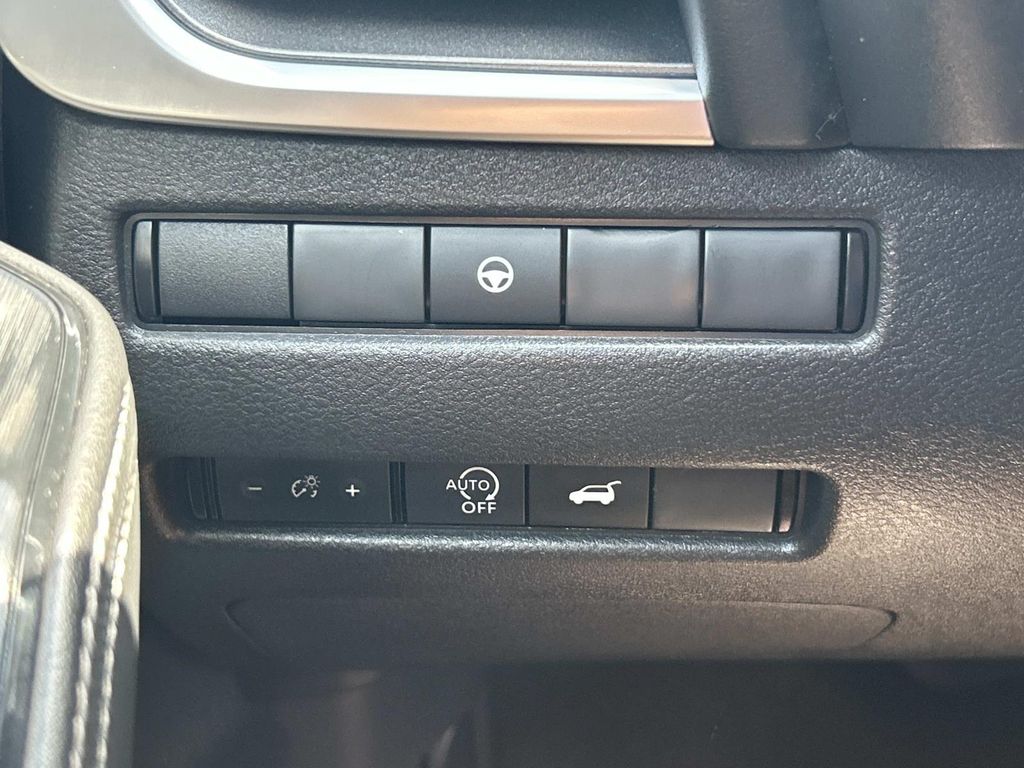 Vehicle photo 37