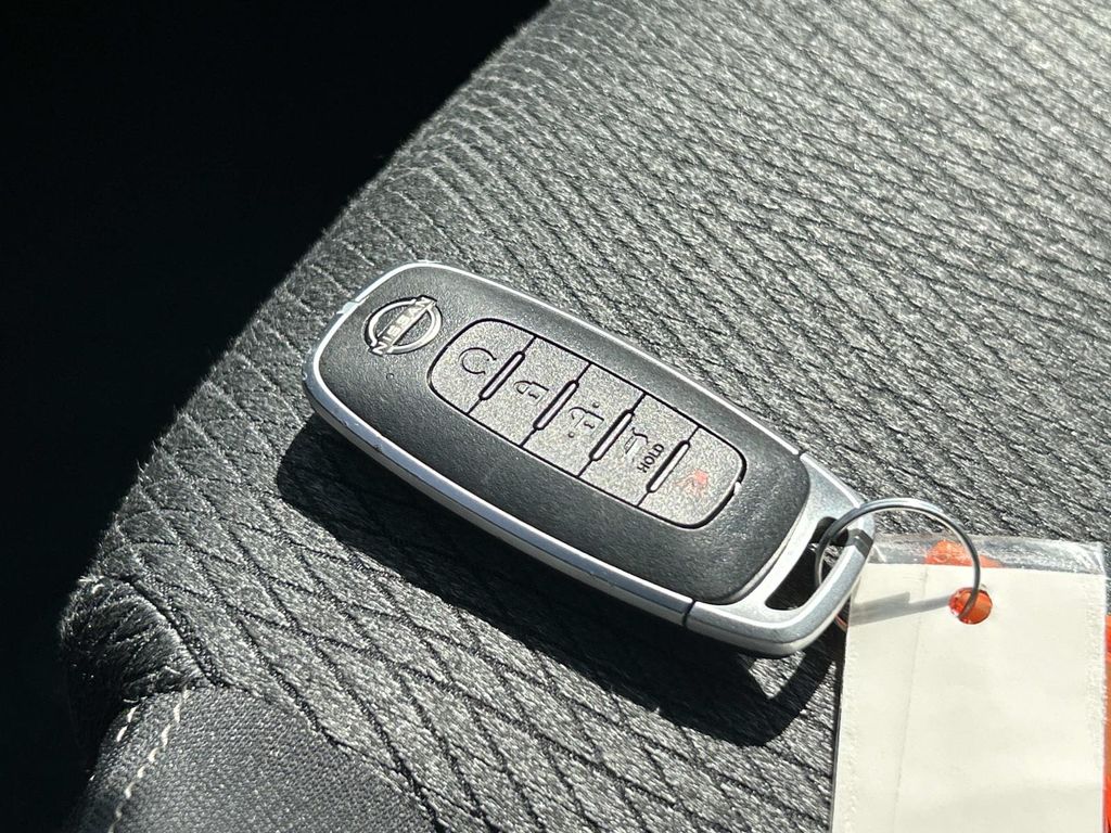 Vehicle photo 35