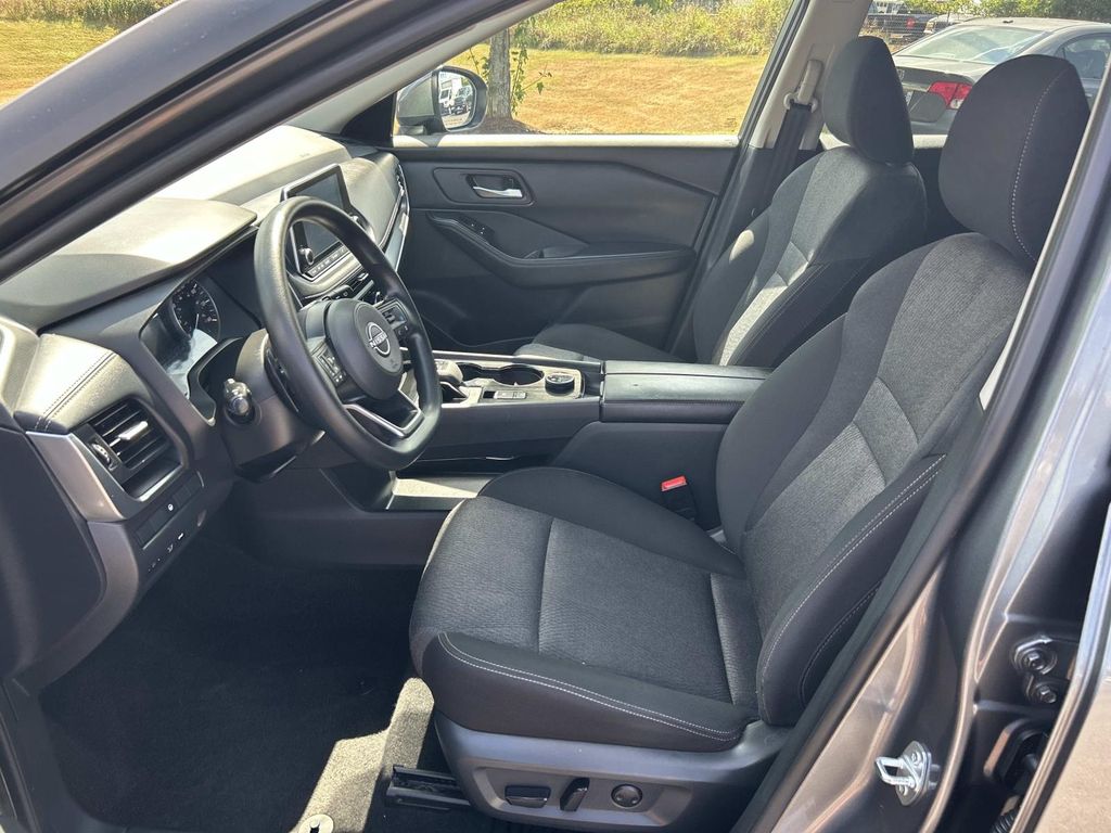 Vehicle photo 28