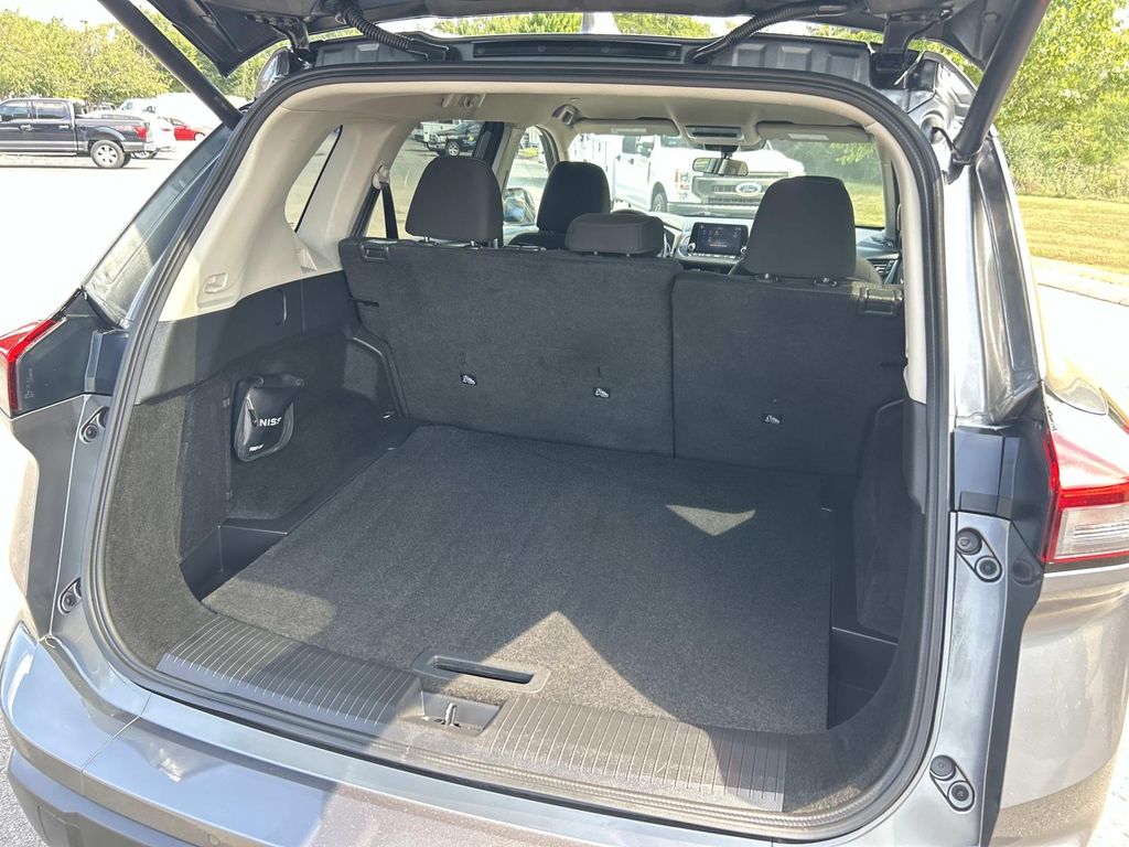 Vehicle photo 14